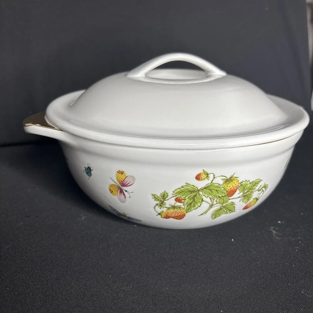 Oven To Table Cookware Berries &‎ Butterflies Covered Dish